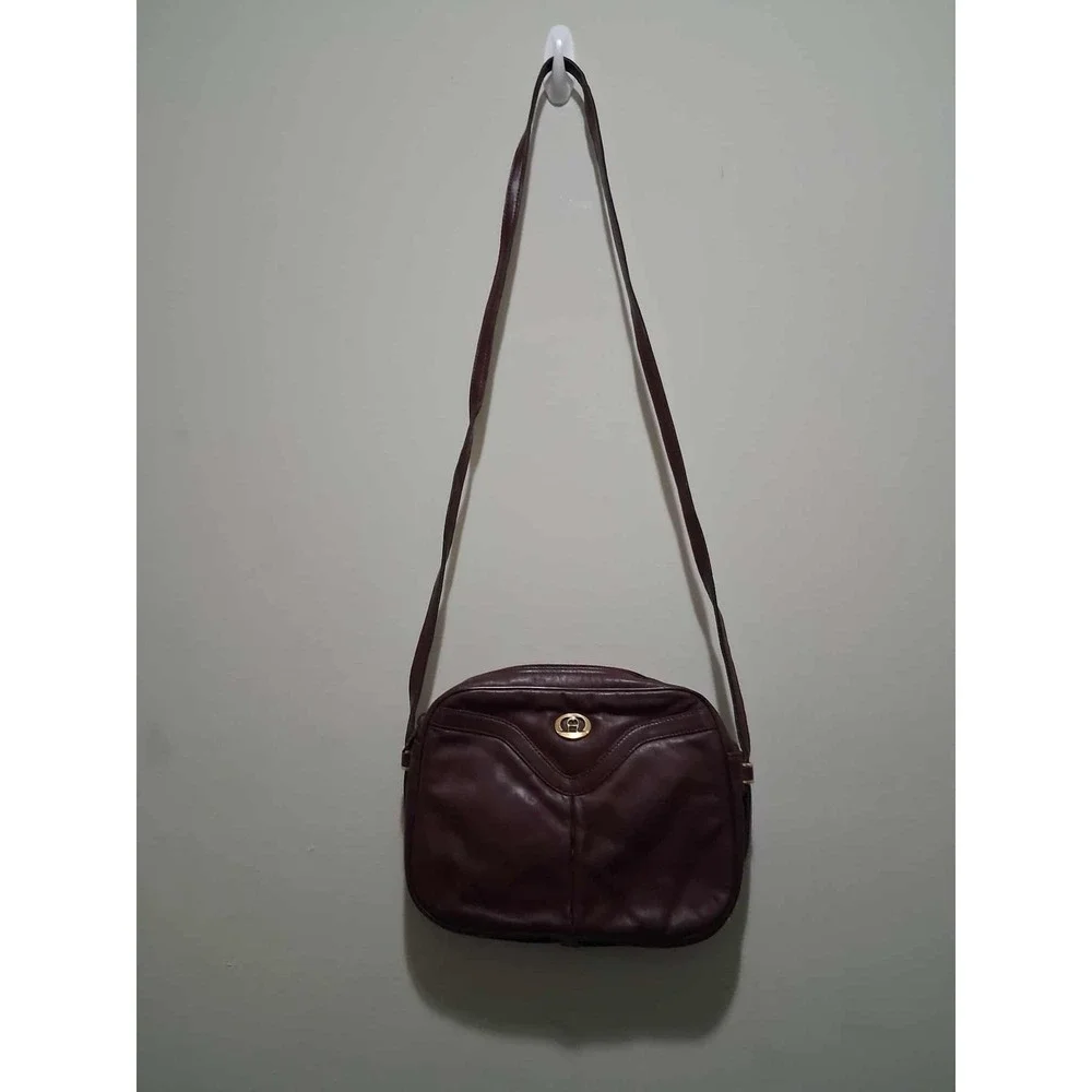 Aigner‎ Burgundy Leather Crossbody Bag Vintage Logo Zipper Closure